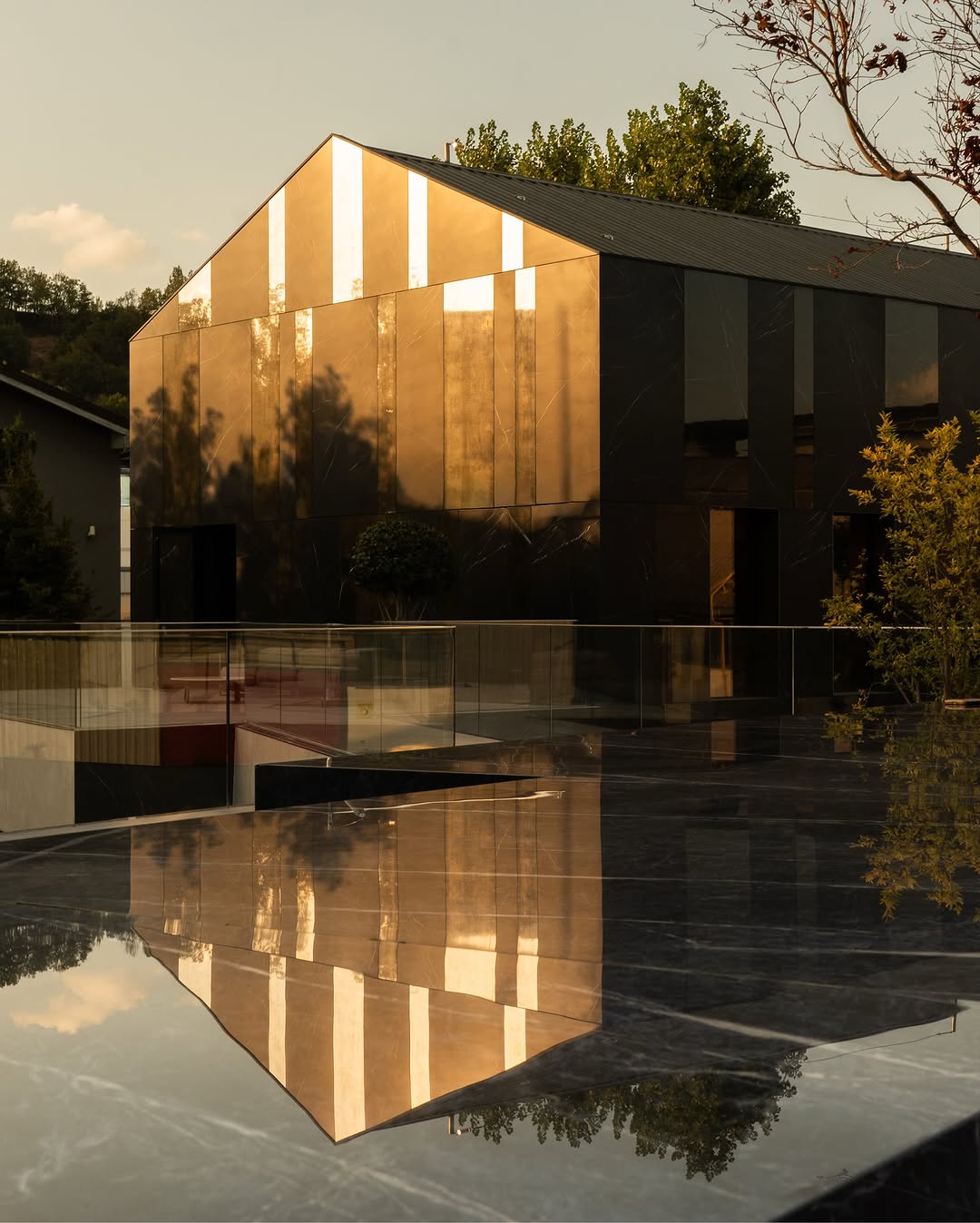 Ontdek de vernieuwde showroom van Ariostea