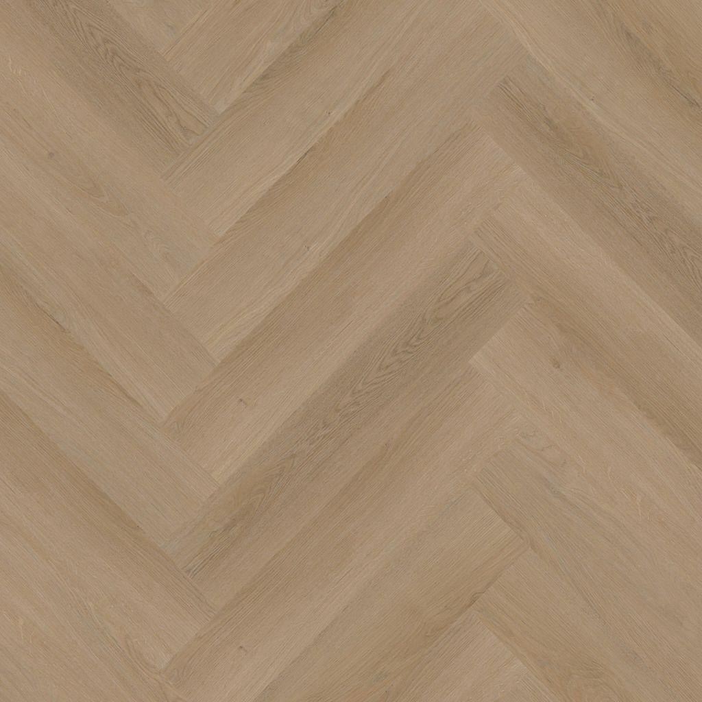 Lichte houtlook PVC-vloer in visgraatpatroon met subtiele nerftekeningen en warme beige tinten.